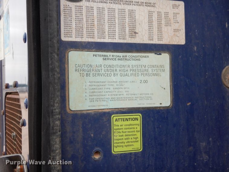 image for item HC9103 2010 Peterbilt 365  semi truck