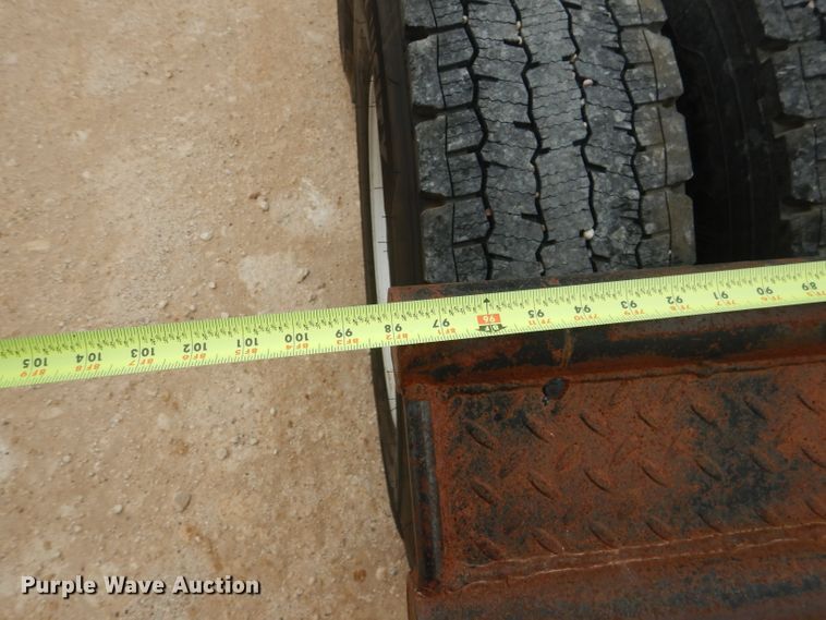 image for item HC9103 2010 Peterbilt 365  semi truck