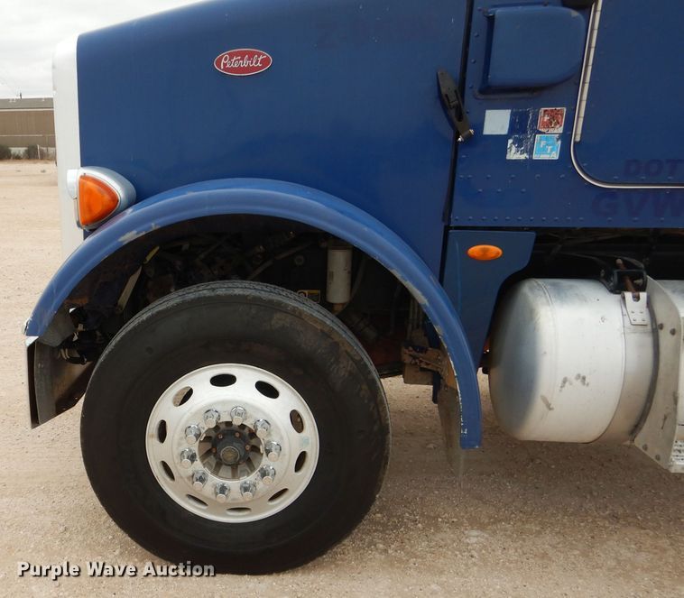 image for item HC9103 2010 Peterbilt 365  semi truck