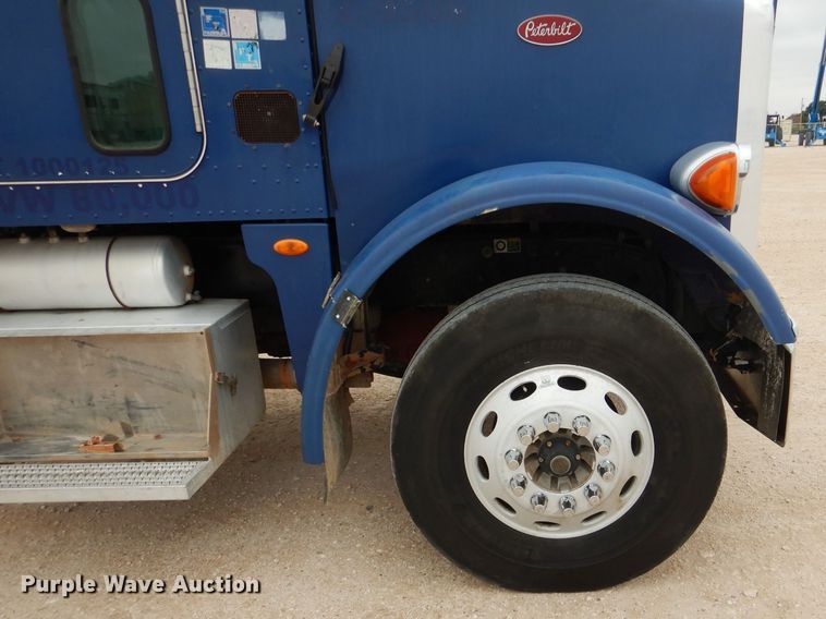 image for item HC9103 2010 Peterbilt 365  semi truck