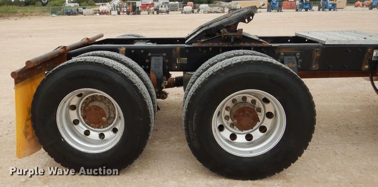 image for item HC9103 2010 Peterbilt 365  semi truck