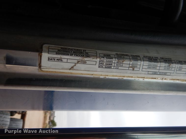 image for item HC9103 2010 Peterbilt 365  semi truck