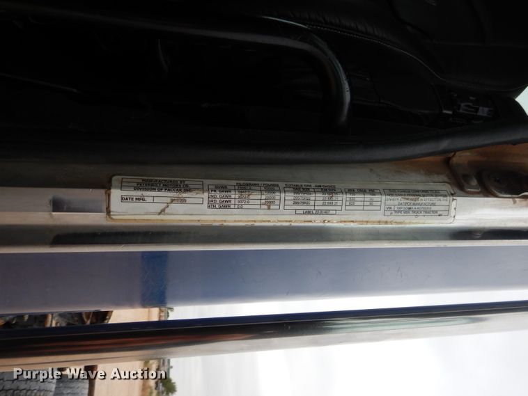 image for item HC9103 2010 Peterbilt 365  semi truck