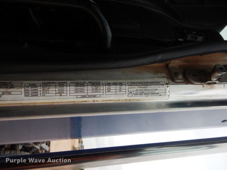 image for item HC9103 2010 Peterbilt 365  semi truck