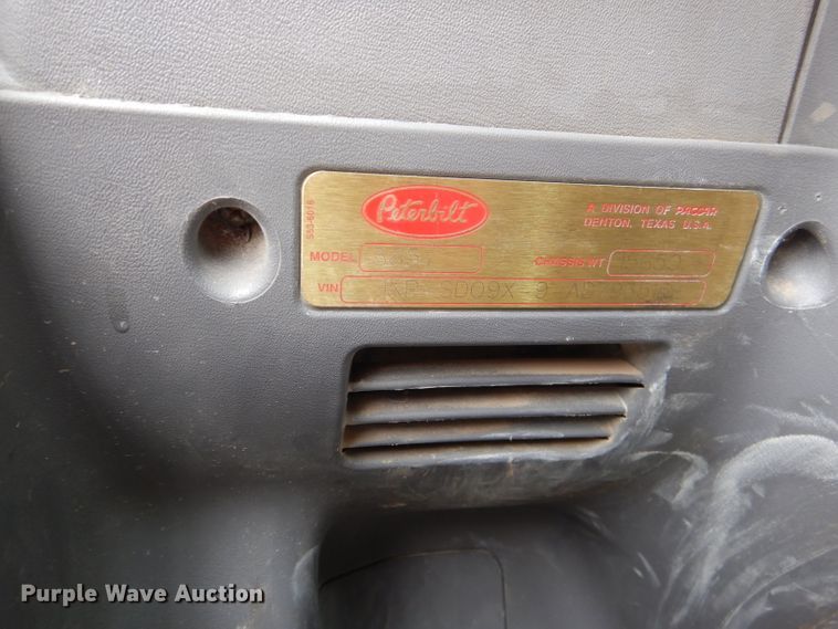 image for item HC9103 2010 Peterbilt 365  semi truck