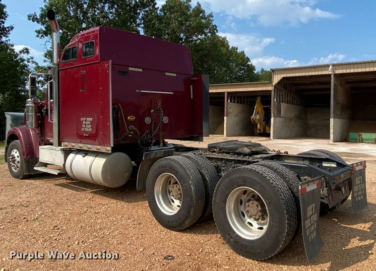 image for item HE9750 2007 International 9900ix  semi truck