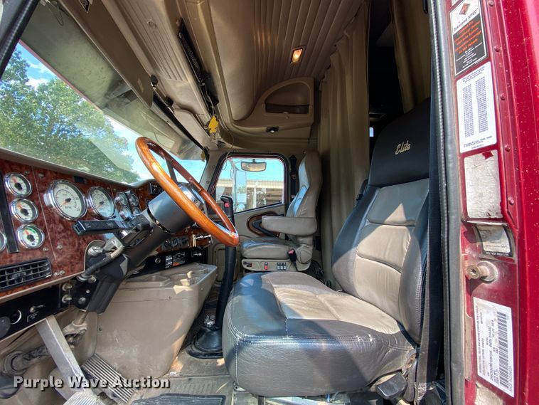 image for item HE9750 2007 International 9900ix  semi truck