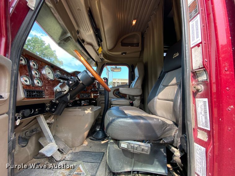 image for item HE9750 2007 International 9900ix  semi truck