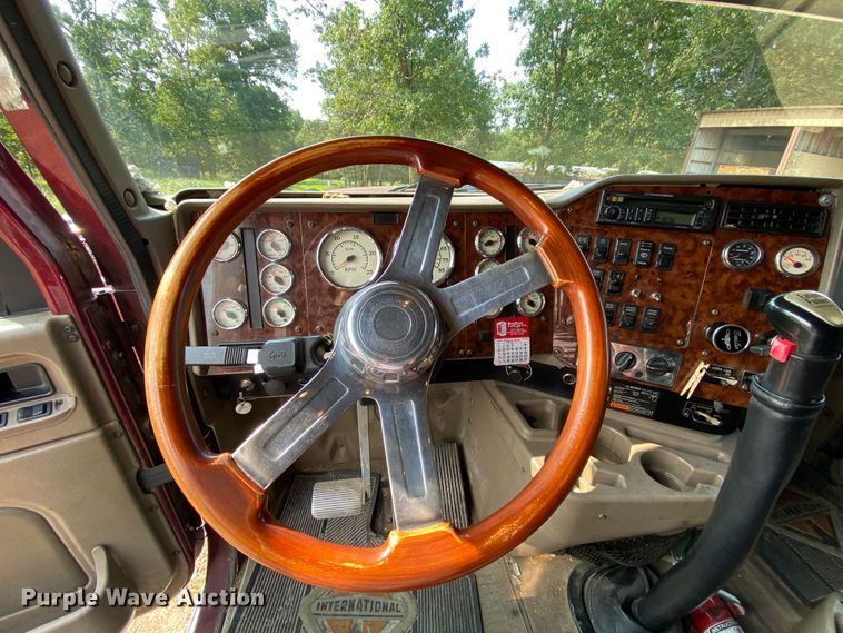 image for item HE9750 2007 International 9900ix  semi truck