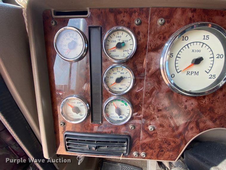 image for item HE9750 2007 International 9900ix  semi truck