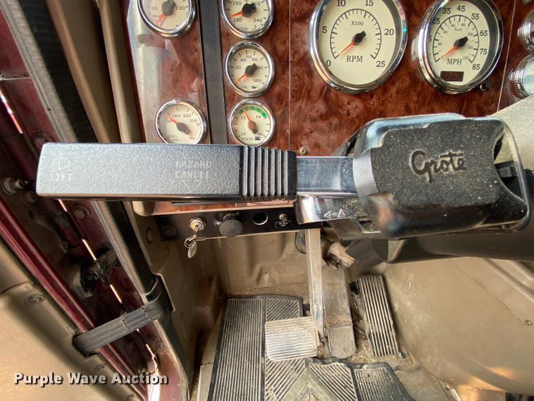 image for item HE9750 2007 International 9900ix  semi truck