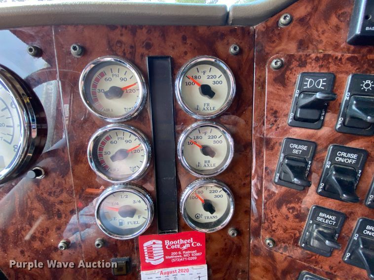 image for item HE9750 2007 International 9900ix  semi truck