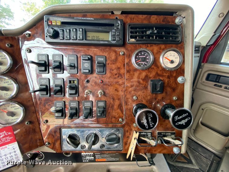 image for item HE9750 2007 International 9900ix  semi truck