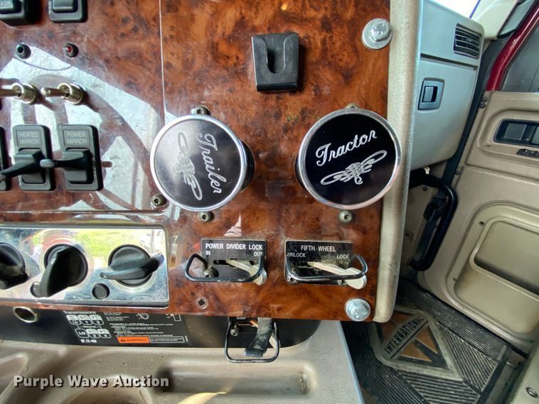 image for item HE9750 2007 International 9900ix  semi truck