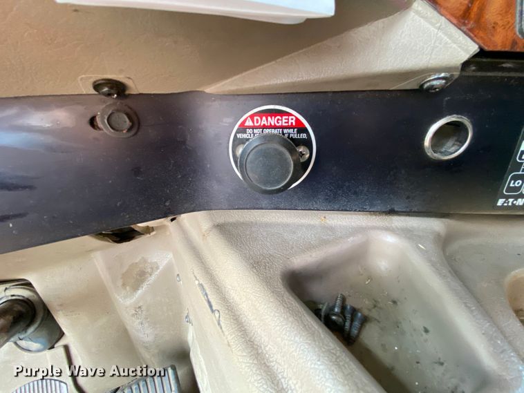 image for item HE9750 2007 International 9900ix  semi truck