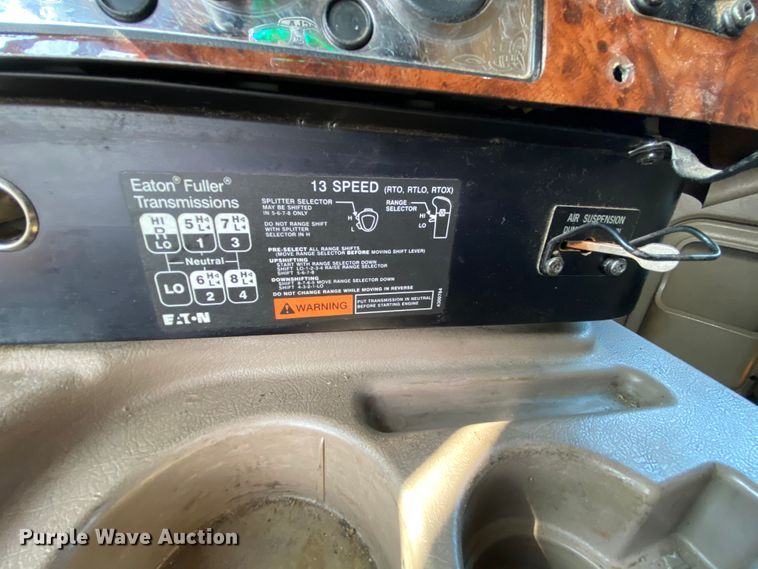 image for item HE9750 2007 International 9900ix  semi truck