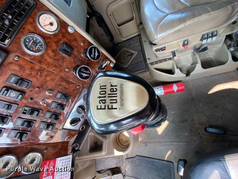 image for item HE9750 2007 International 9900ix  semi truck