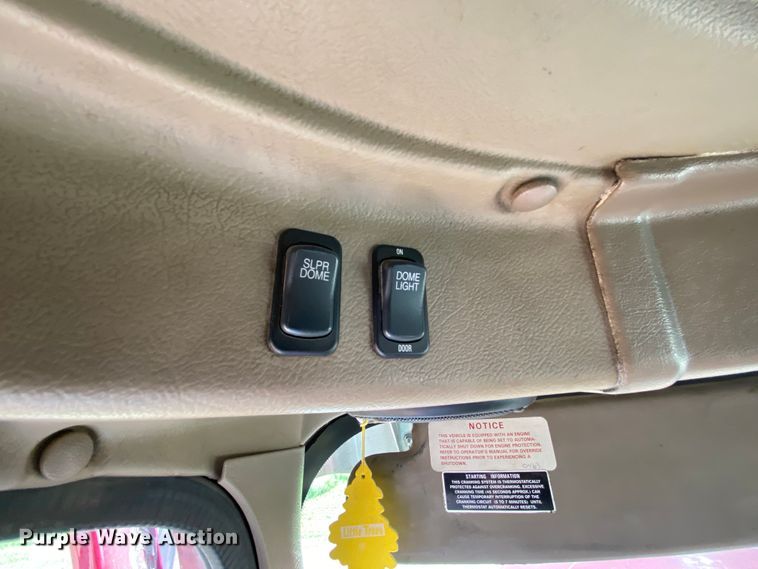 image for item HE9750 2007 International 9900ix  semi truck