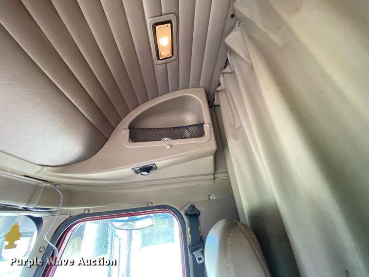 image for item HE9750 2007 International 9900ix  semi truck