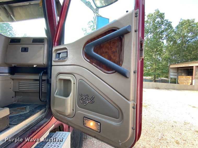 image for item HE9750 2007 International 9900ix  semi truck