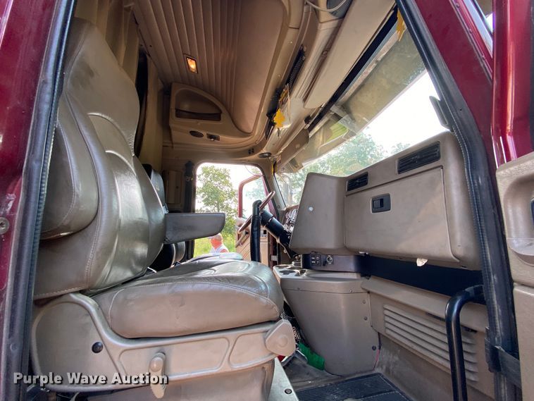 image for item HE9750 2007 International 9900ix  semi truck