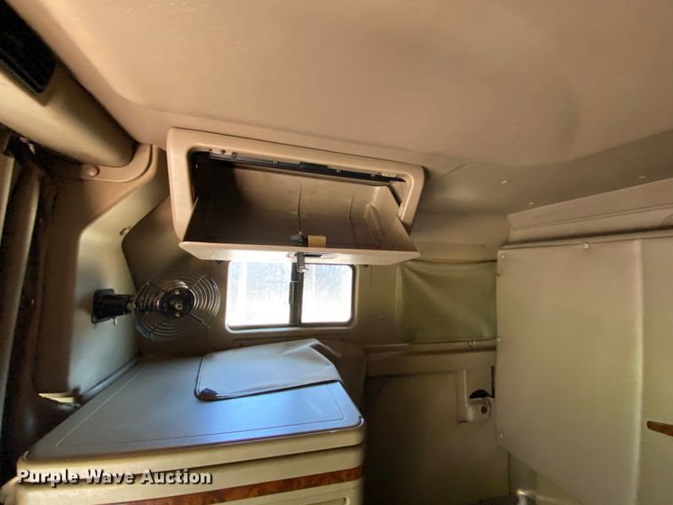 image for item HE9750 2007 International 9900ix  semi truck