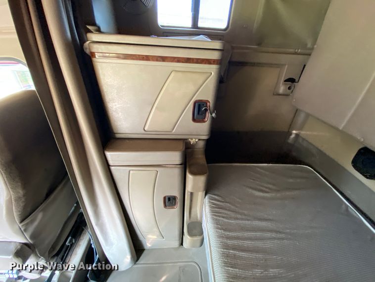 image for item HE9750 2007 International 9900ix  semi truck