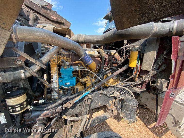 image for item HE9750 2007 International 9900ix  semi truck