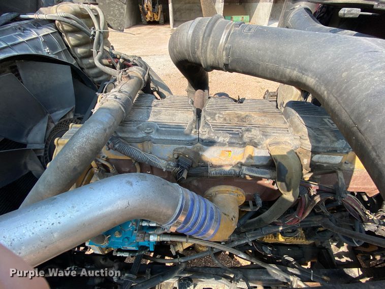 image for item HE9750 2007 International 9900ix  semi truck