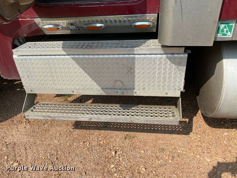 image for item HE9750 2007 International 9900ix  semi truck