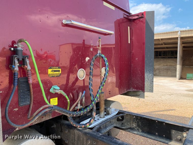 image for item HE9750 2007 International 9900ix  semi truck