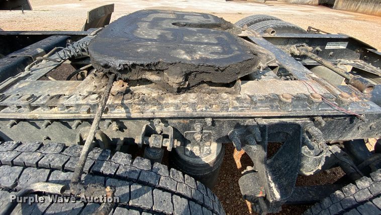 image for item HE9750 2007 International 9900ix  semi truck