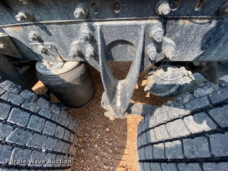 image for item HE9750 2007 International 9900ix  semi truck