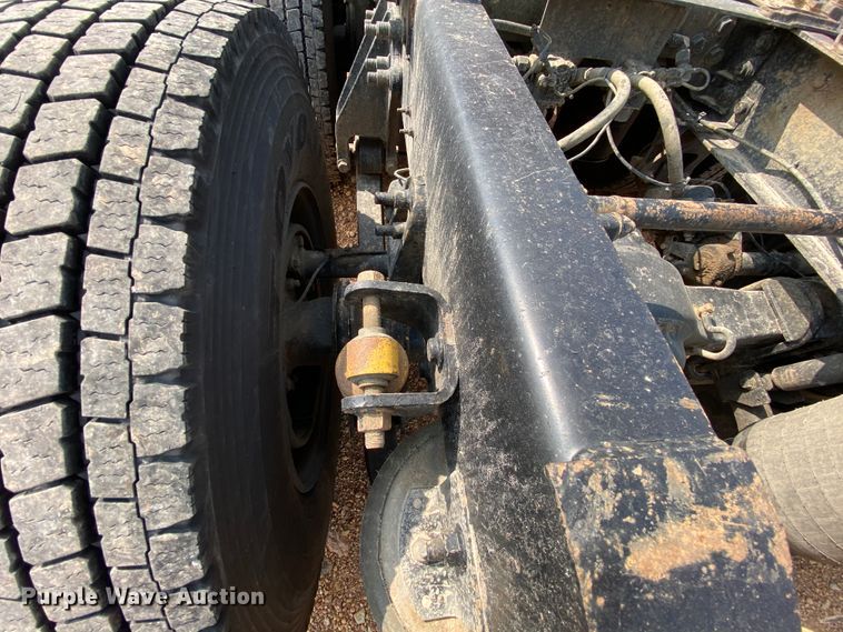 image for item HE9750 2007 International 9900ix  semi truck