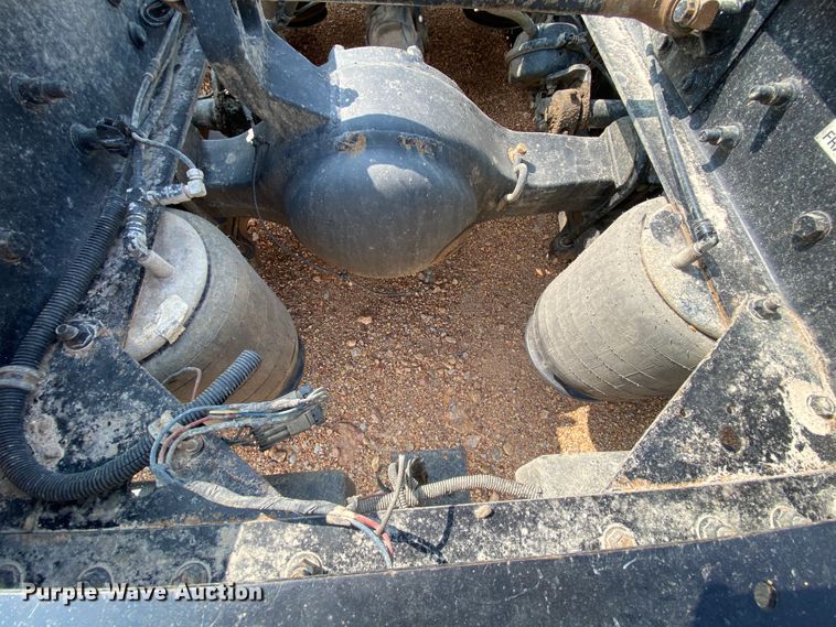 image for item HE9750 2007 International 9900ix  semi truck