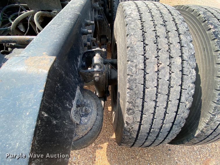 image for item HE9750 2007 International 9900ix  semi truck