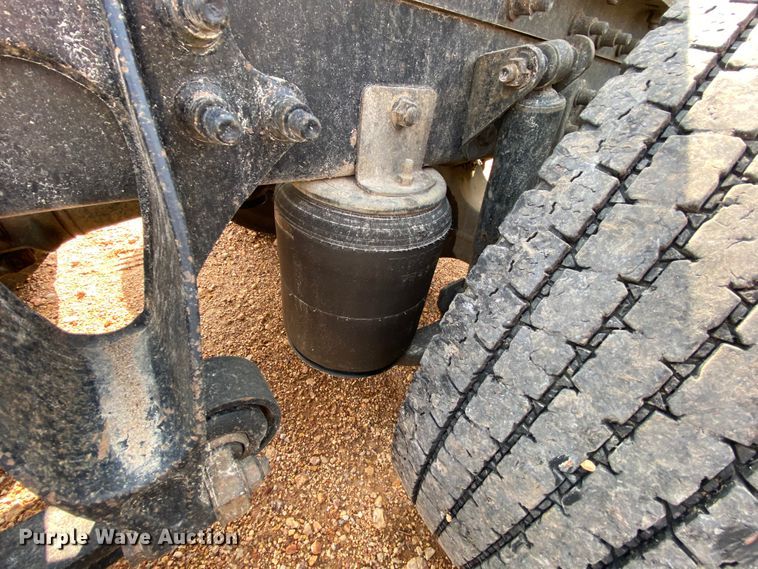 image for item HE9750 2007 International 9900ix  semi truck