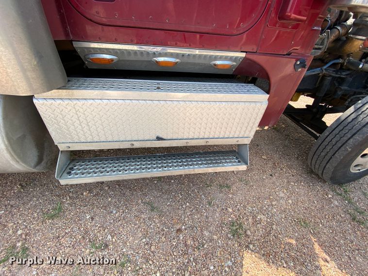 image for item HE9750 2007 International 9900ix  semi truck