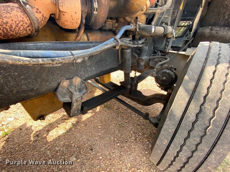 image for item HE9750 2007 International 9900ix  semi truck