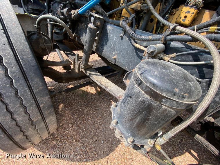 image for item HE9750 2007 International 9900ix  semi truck