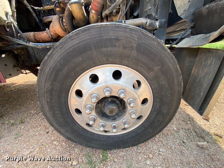 image for item HE9750 2007 International 9900ix  semi truck