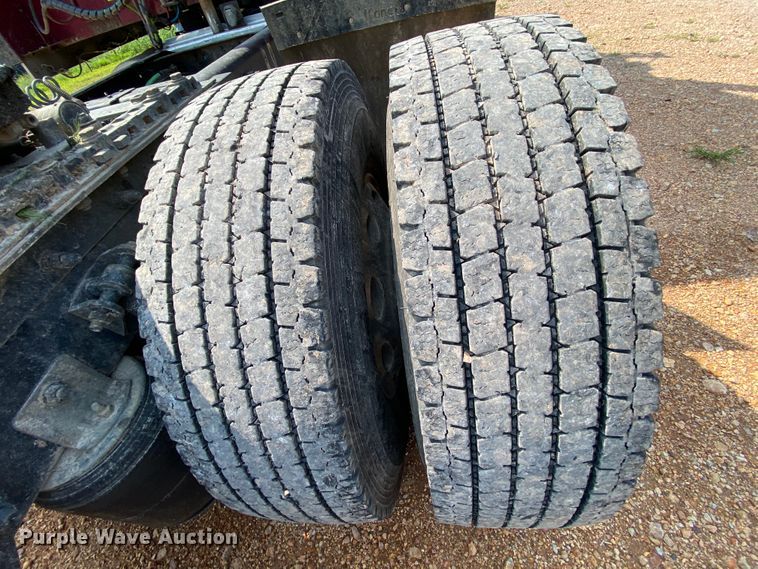 image for item HE9750 2007 International 9900ix  semi truck