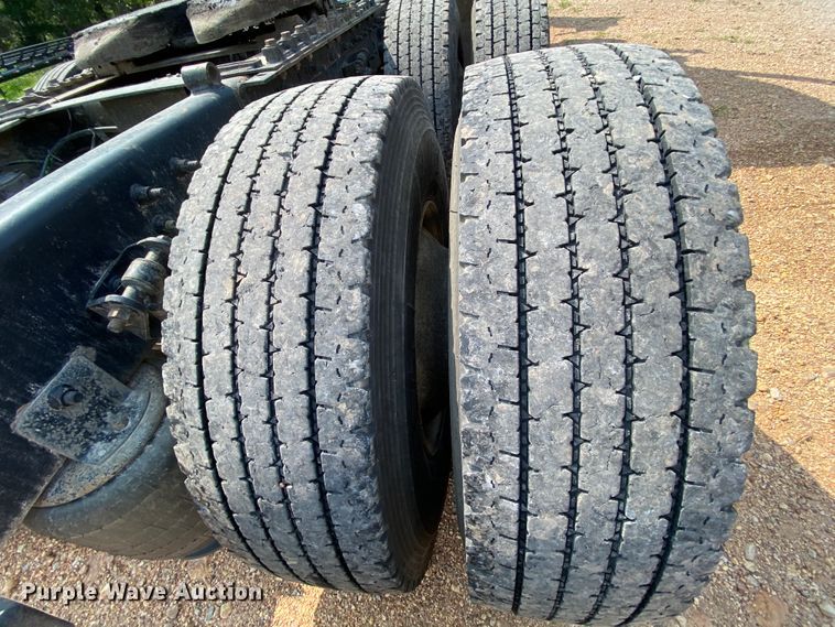 image for item HE9750 2007 International 9900ix  semi truck