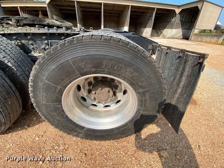 image for item HE9750 2007 International 9900ix  semi truck