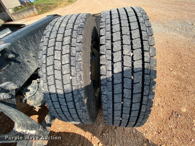 image for item HE9750 2007 International 9900ix  semi truck