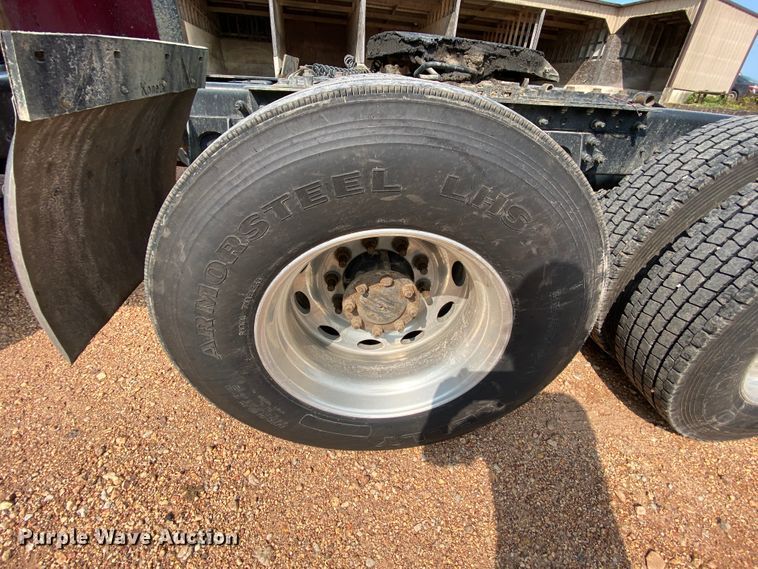 image for item HE9750 2007 International 9900ix  semi truck