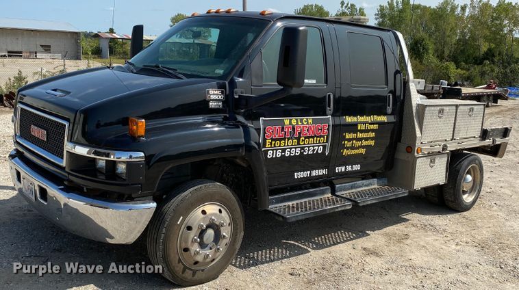 image for item HE9762 2006 GMC C5500  Crew Cab flatbed truck