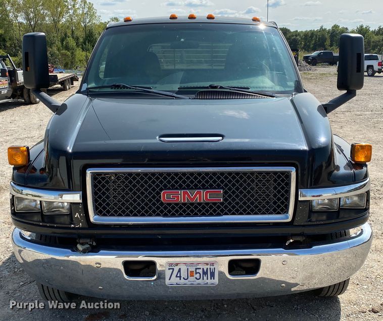 image for item HE9762 2006 GMC C5500  Crew Cab flatbed truck