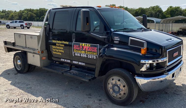 image for item HE9762 2006 GMC C5500  Crew Cab flatbed truck