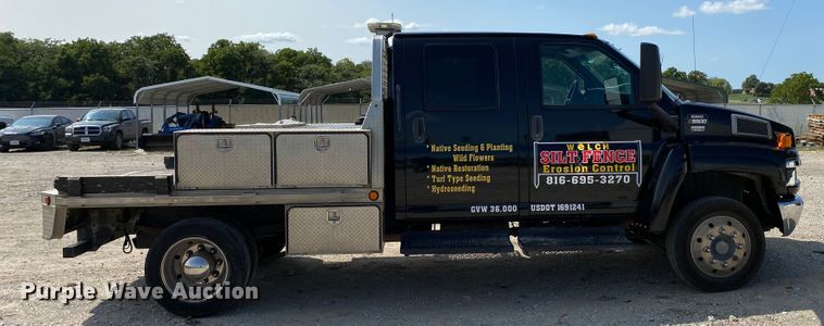 image for item HE9762 2006 GMC C5500  Crew Cab flatbed truck